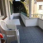 Grosszuegige Ferienwohnung Fuer 4 Personen Appartamento