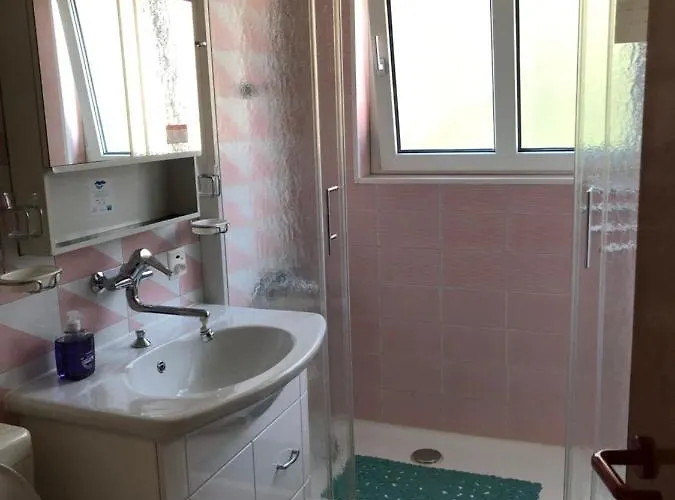 Grosszuegige Ferienwohnung Fuer 4 Personen דירה
