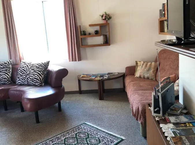 Grosszuegige Ferienwohnung Fuer 4 Personen אינטרלאקן